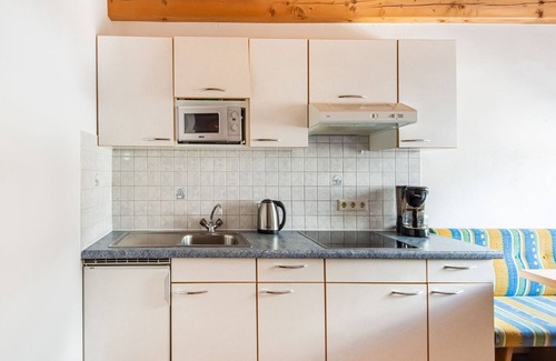 Huben Apartment | Cozy Holiday Flat Steps from Ski Area in Längenfeld