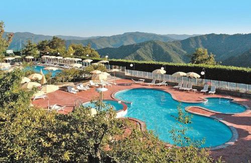 Palazzuolo sul Senio Apartment | Charming Apartment in Antico Borgo I Cancelli with Pool