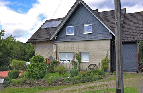 Silberg Apartment | Nature Retreat: Apartment in Kirchhundem with Pool & Breakfast
