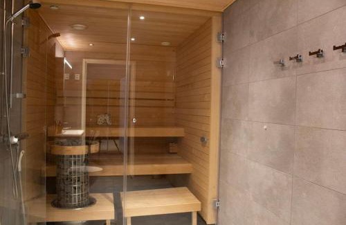 Keskinen District Apartment | Modern Retreat with Sauna - Guest Rated 10/10