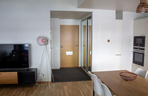 Keskinen District Apartment | Modern Retreat with Sauna - Guest Rated 10/10