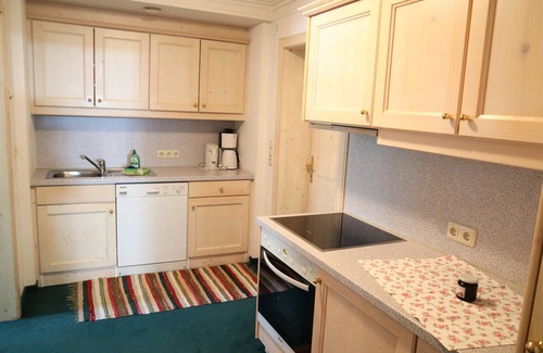 Krimml Apartment | Elegant Apartment in Krimml with Balcony & Breakfast