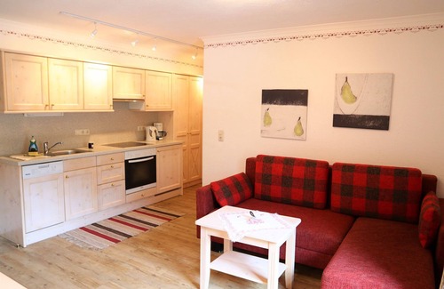 Krimml Apartment | Charming Apartment in Krimml with Balcony and Breakfast