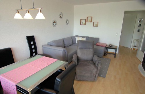 Kirchrode-Bemerode-Wulferode Apartment | Cozy Apartment in Kronsberg with Fully-Equipped Kitchen
