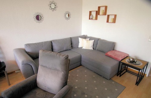 Kirchrode-Bemerode-Wulferode Apartment | Cozy Apartment in Kronsberg with Fully-Equipped Kitchen