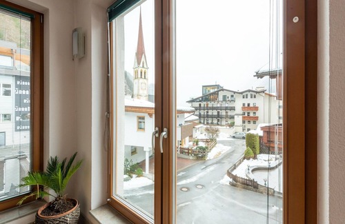 Unterlaengenfeld Apartment | Relaxing Apartment in Längenfeld with Spa and Kitchen Amenities
