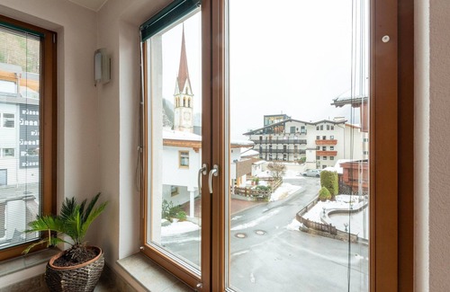 Unterlaengenfeld Apartment | Cozy Apartment in Längenfeld with Breathtaking Mountain Views