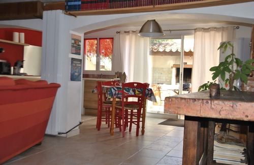 La Ciotat Apartment | Oceanfront Apartment in La Ciotat - Guest Rated 10/10