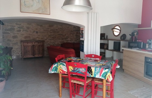 La Ciotat Apartment | Oceanfront Apartment in La Ciotat - Guest Rated 10/10