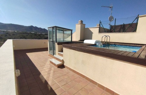 Sant Carles de la Rapita Apartment | Relaxing Apartment in La Ràpita with Oceanfront Pool