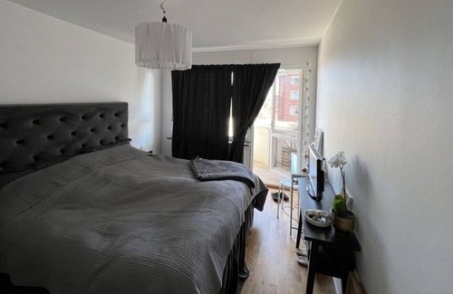 Lidingo Apartment | Elevated Apartment in Larberg with City Views & Pet Friendly