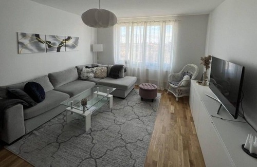 Lidingo Apartment | Elevated Apartment in Larberg with City Views & Pet Friendly