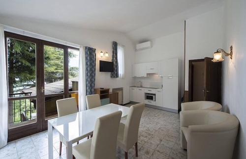 Limone sul Garda Apartment | Beautiful Apartment in Limone with Balcony and Ocean View