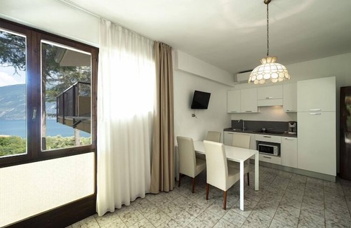Limone sul Garda Apartment | Beautiful Apartment in Limone with Balcony and Ocean View