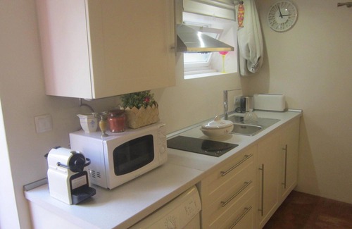 Lumiar Apartment | Charming Lisboa Studio with Garden & Hot Tub, Rated 9/10