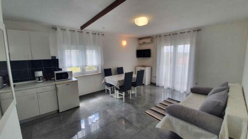Ljubac Apartment | Cozy Ljubac Apartment with Sea View and Pet-Friendly Amenities