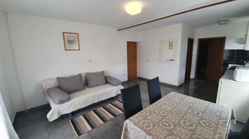 Ljubac Apartment | Cozy Ljubac Apartment with Sea View and Pet-Friendly Amenities