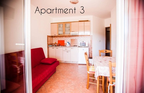 Lopar Apartment | Immaculate Lopar Apartment with Ocean View & Top Amenities