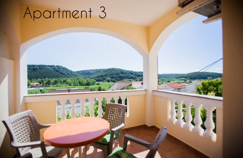 Lopar Apartment | Immaculate Lopar Apartment with Ocean View & Top Amenities