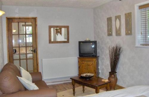St. Mawgan Apartment | Cozy Apartment in a Picturesque Village - Child Friendly!