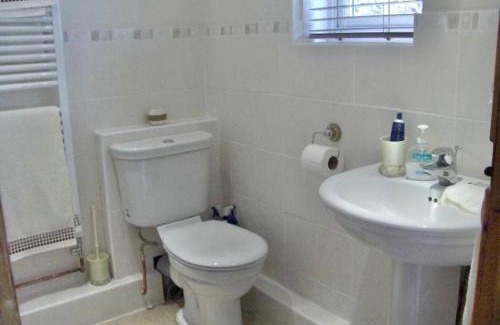 St. Mawgan Apartment | Cozy Apartment in a Picturesque Village - Child Friendly!