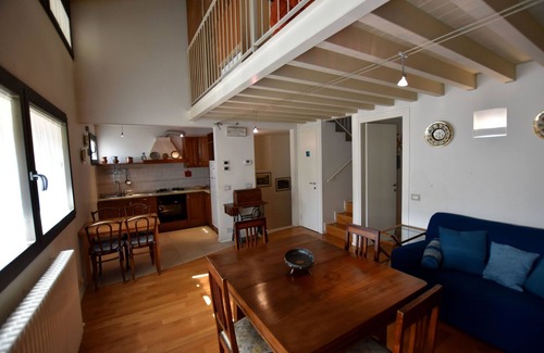 Lovere Apartment | Idyllic Belvilla by OYO Apartment in Lovere Near Lake