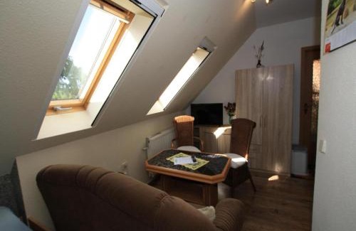 Weiag Apartment | Welcoming Apartment in Luckaitztal Gossda with Parking