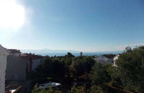 Bogovici Apartment | Seaview Apartment in Malinska with Terrace and Free WIFI