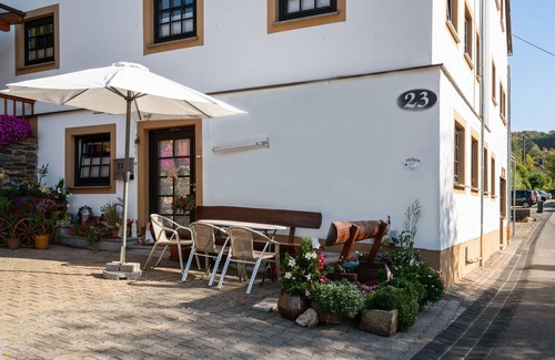 Merschbach Apartment | Modern Retreat in Merschbach: Forest Views & Family Friendly