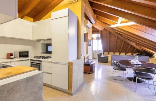 Tricolore Apartment | Family-Friendly 2-Bedroom Apartment in Milan for 6 Guests