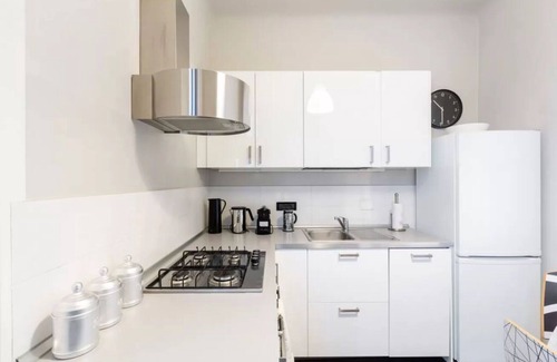 Tricolore Apartment | Spacious 2-Bedroom Apartment in Milan with Ocean View