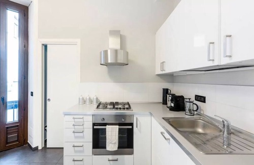 Tricolore Apartment | Spacious 2-Bedroom Apartment in Milan with Ocean View