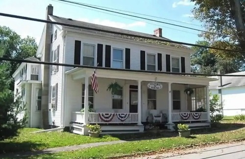Milford Apartment | Cozy Apartment in Milford Near Dreams Park & Baseball Hall