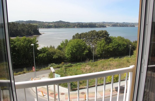 Callobre Apartment | Charming Apartment in Miño with Ría Views and Family Amenities