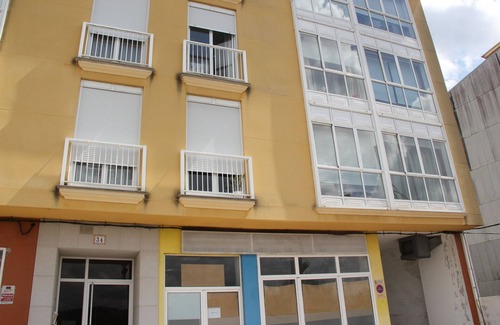 Callobre Apartment | Charming Apartment in Miño with Ría Views and Family Amenities