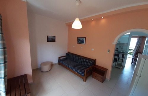 Dafnata Apartment | Inviting Mpenitses Apartment with Shared Pool & Pet-Friendly
