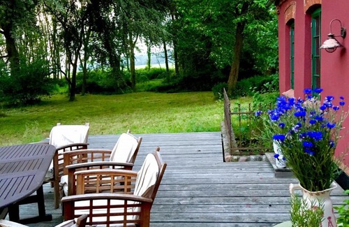 Neuburg Apartment | Cozy Apartment in Neuburg with Garden, Terrace & Bikes