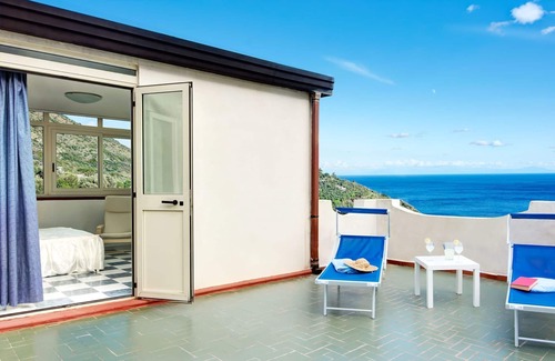 Nerano Apartment | Apartment in Nerano with 3 bedrooms sleeps 6