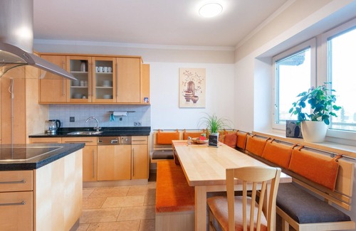 Niedernsill Apartment | Scenic Panoramic Apartment in Niedernsill with Breakfast