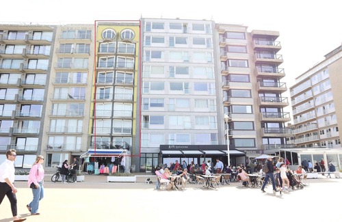 Nieuwpoort-Bad Apartment | Oceanfront Horizon 0501 with Scenic Views and Family Amenities