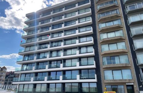 Nieuwpoort-aan-Zee Apartment | Discover Maya 403: Gorgeous Sea Views Await You