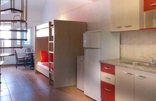 Caska Apartment | Seaside Apartment in Novalja with Terrace and Ocean Views