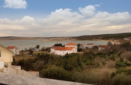 Caska Apartment | Seaside Apartment in Novalja with Terrace and Ocean Views