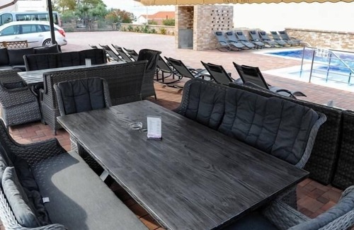 Caska Apartment | Seaside Apartment in Novalja with Terrace and Ocean Views