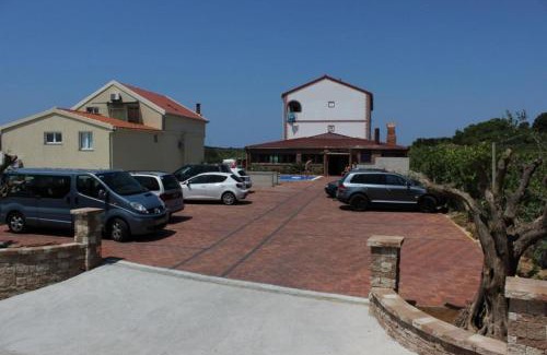 Caska Apartment | Cozy Novalja Apartment with Sea View and Pool Access