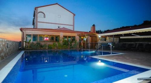 Caska Apartment | Cozy Novalja Apartment with Sea View and Pool Access