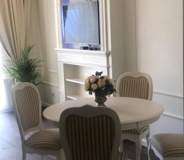 Old Town Apartment | Family-Friendly Apartment in Historic Old Town - 9.7/10 Rated
