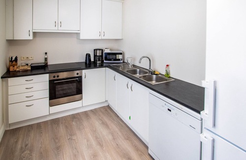 Vogelzang Apartment | Inviting Holiday Home in Oostende with Terrace & Kitchen