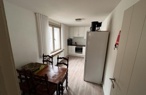 Vogelzang Apartment | Inviting Holiday Home in Oostende with Terrace & Kitchen