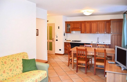 Pellizzano Apartment | Pet-Friendly Apartment in Pellizzano with Breakfast Included